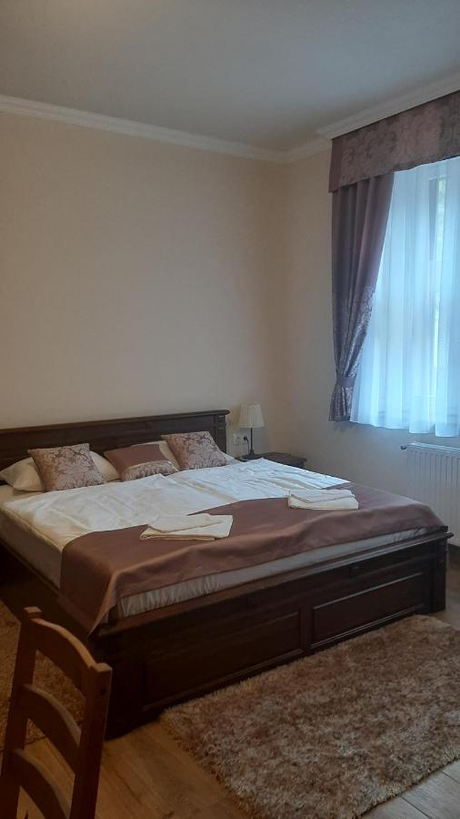 Toscana Apartman Gyula Ngoại thất bức ảnh