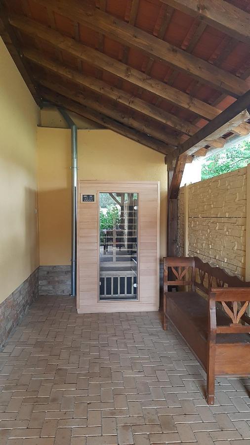 Toscana Apartman Gyula Ngoại thất bức ảnh