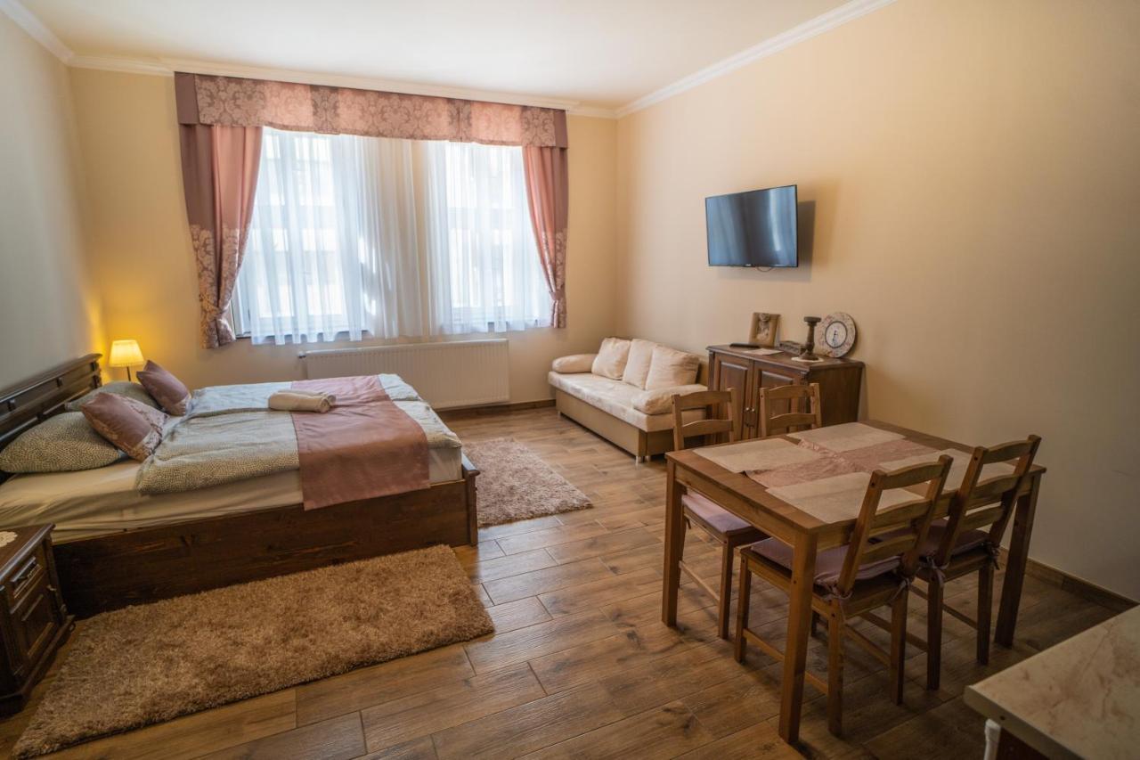 Toscana Apartman Gyula Ngoại thất bức ảnh
