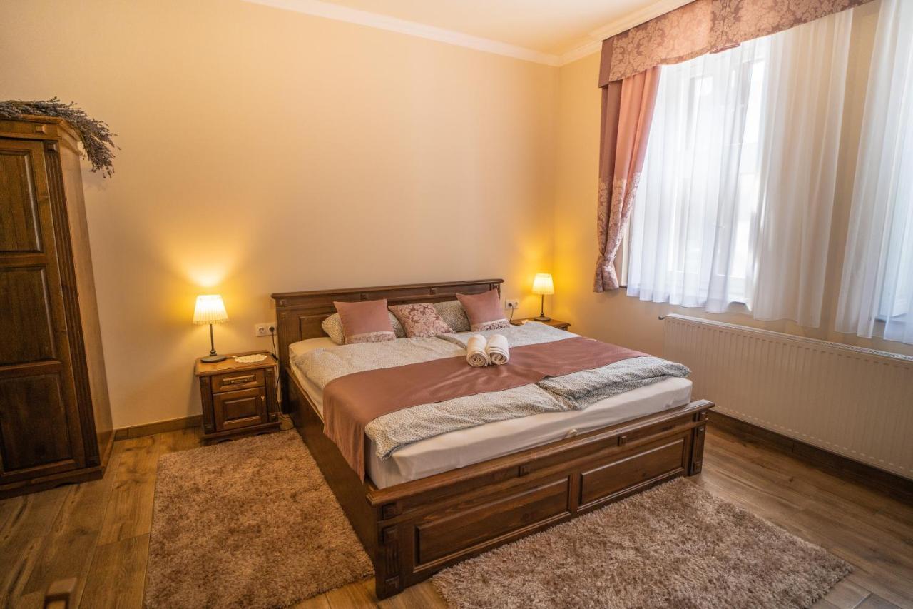 Toscana Apartman Gyula Ngoại thất bức ảnh