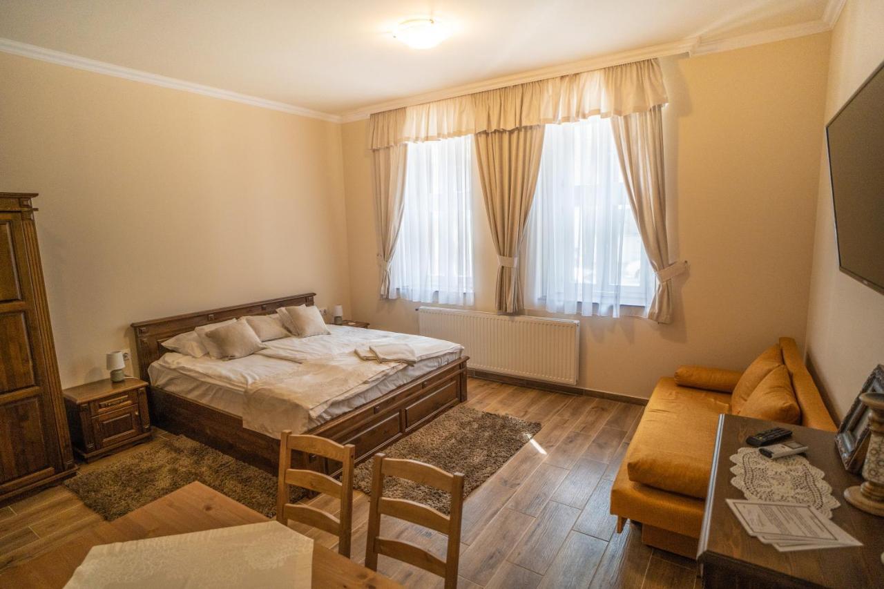Toscana Apartman Gyula Ngoại thất bức ảnh