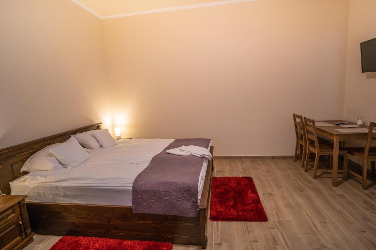 Toscana Apartman Gyula Ngoại thất bức ảnh