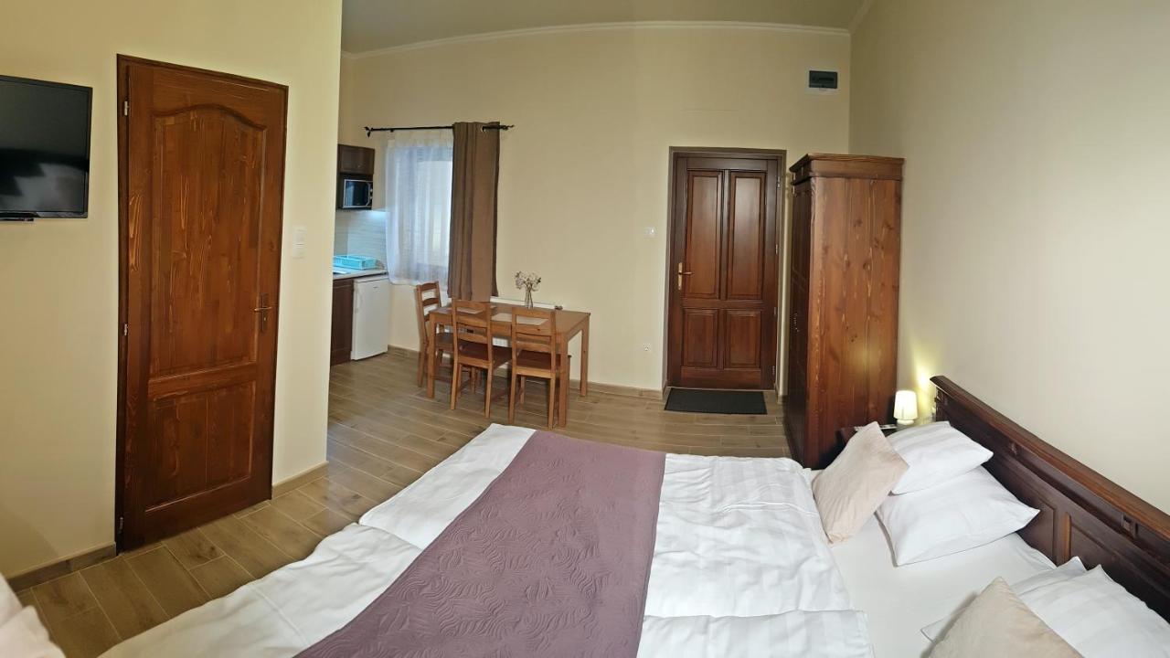 Toscana Apartman Gyula Ngoại thất bức ảnh